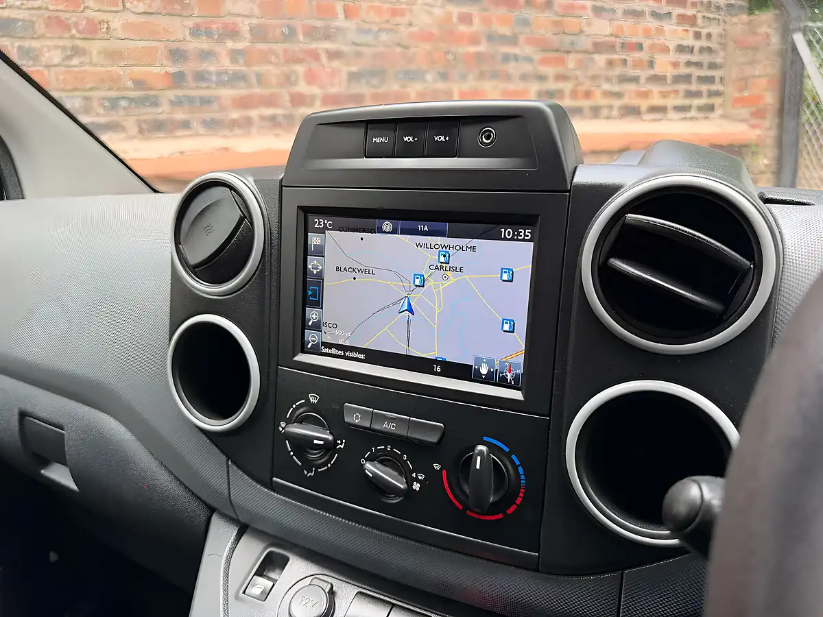 Used 2018 Peugeot Partner Professional L1 White - Interior and Exterior details 12
