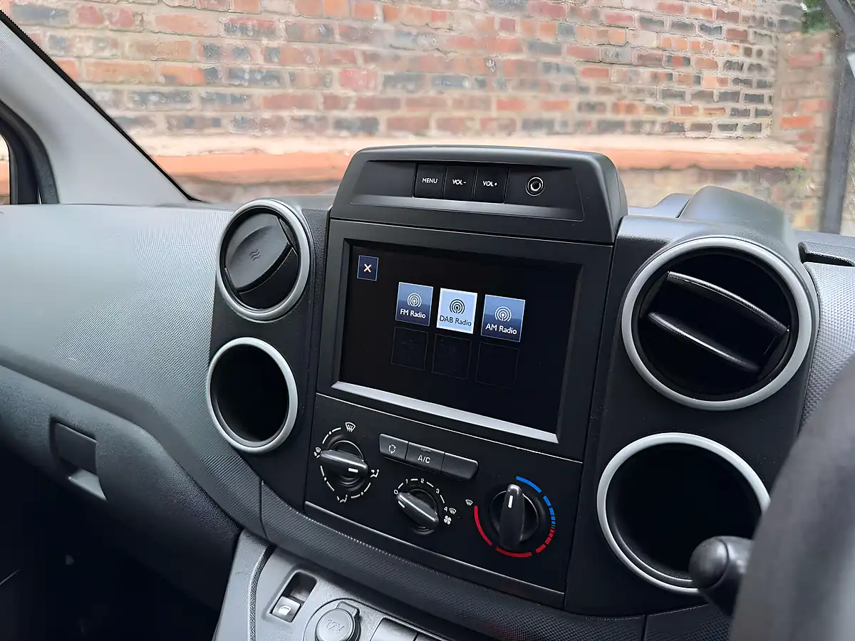 Used 2018 Peugeot Partner Professional L1 White - Interior and Exterior details 13
