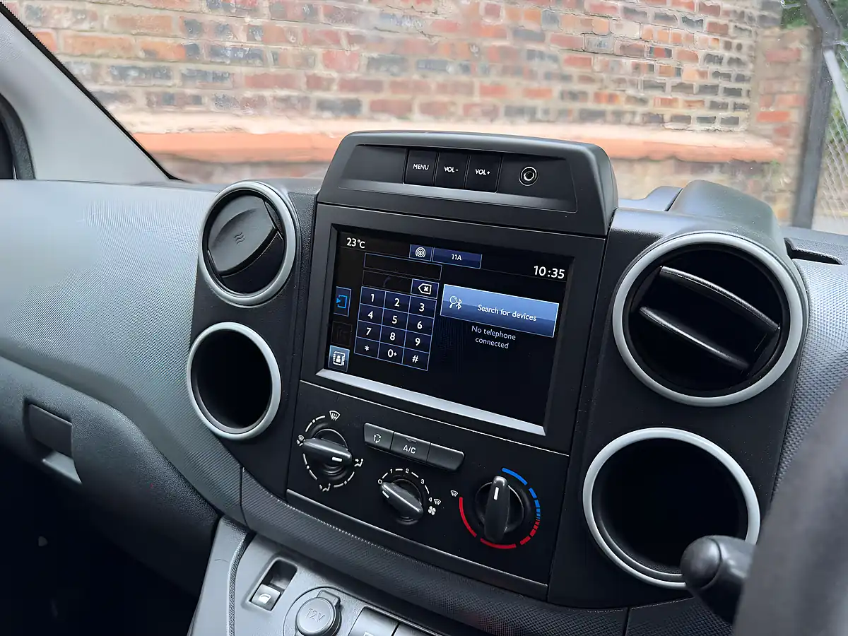 Used 2018 Peugeot Partner Professional L1 White - Interior and Exterior details 14