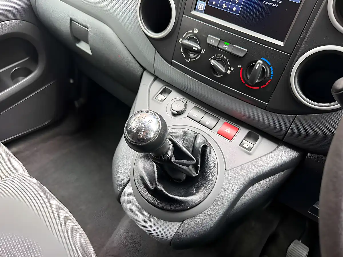 Used 2018 Peugeot Partner Professional L1 White - Interior and Exterior details 15