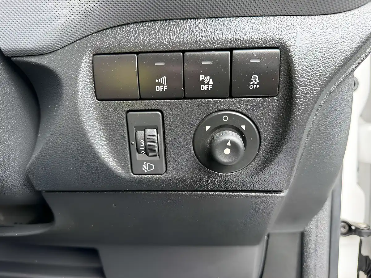 Used 2018 Peugeot Partner Professional L1 White - Interior and Exterior details 18
