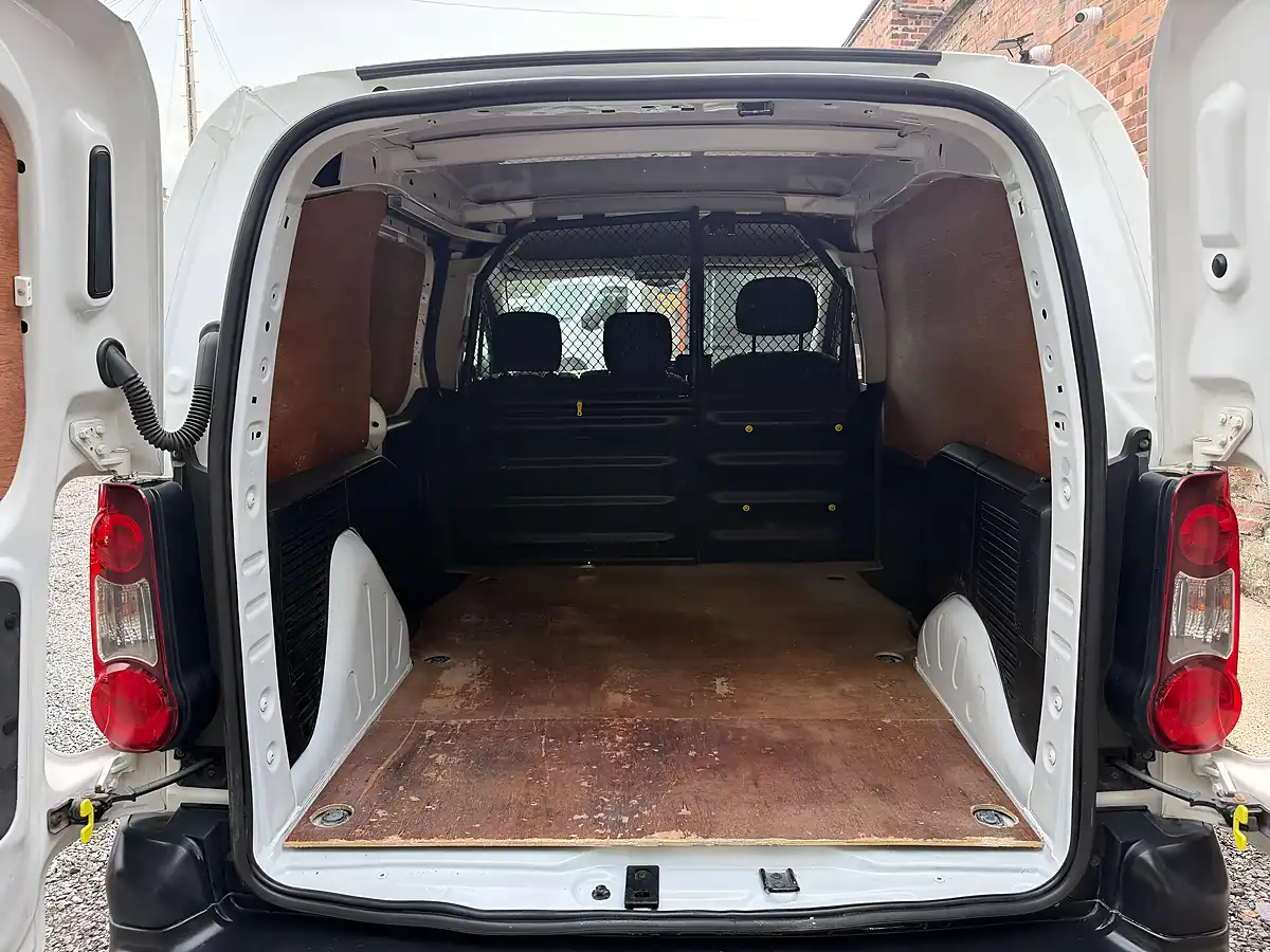 Used 2018 Peugeot Partner Professional L1 White - Interior and Exterior details 20