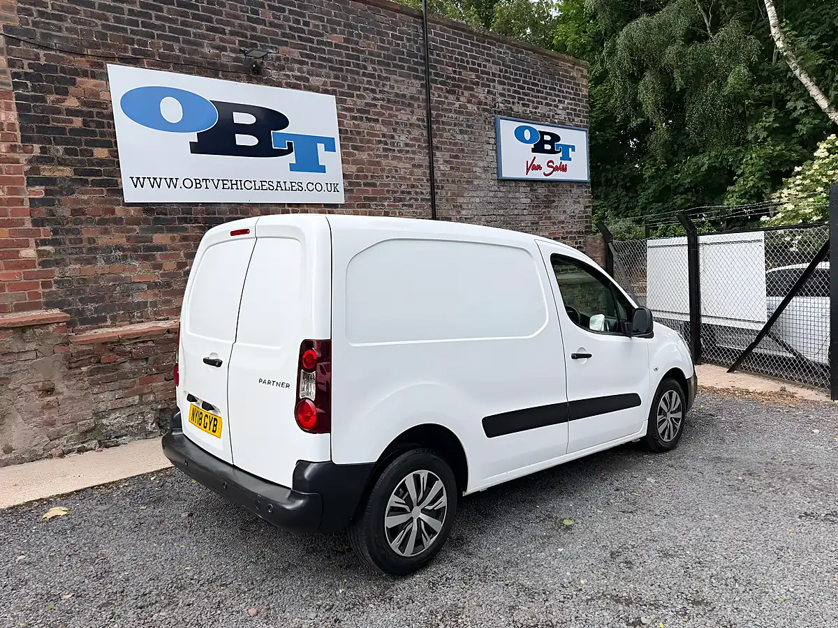 Used 2018 Peugeot Partner Professional L1 White - Interior and Exterior details 3