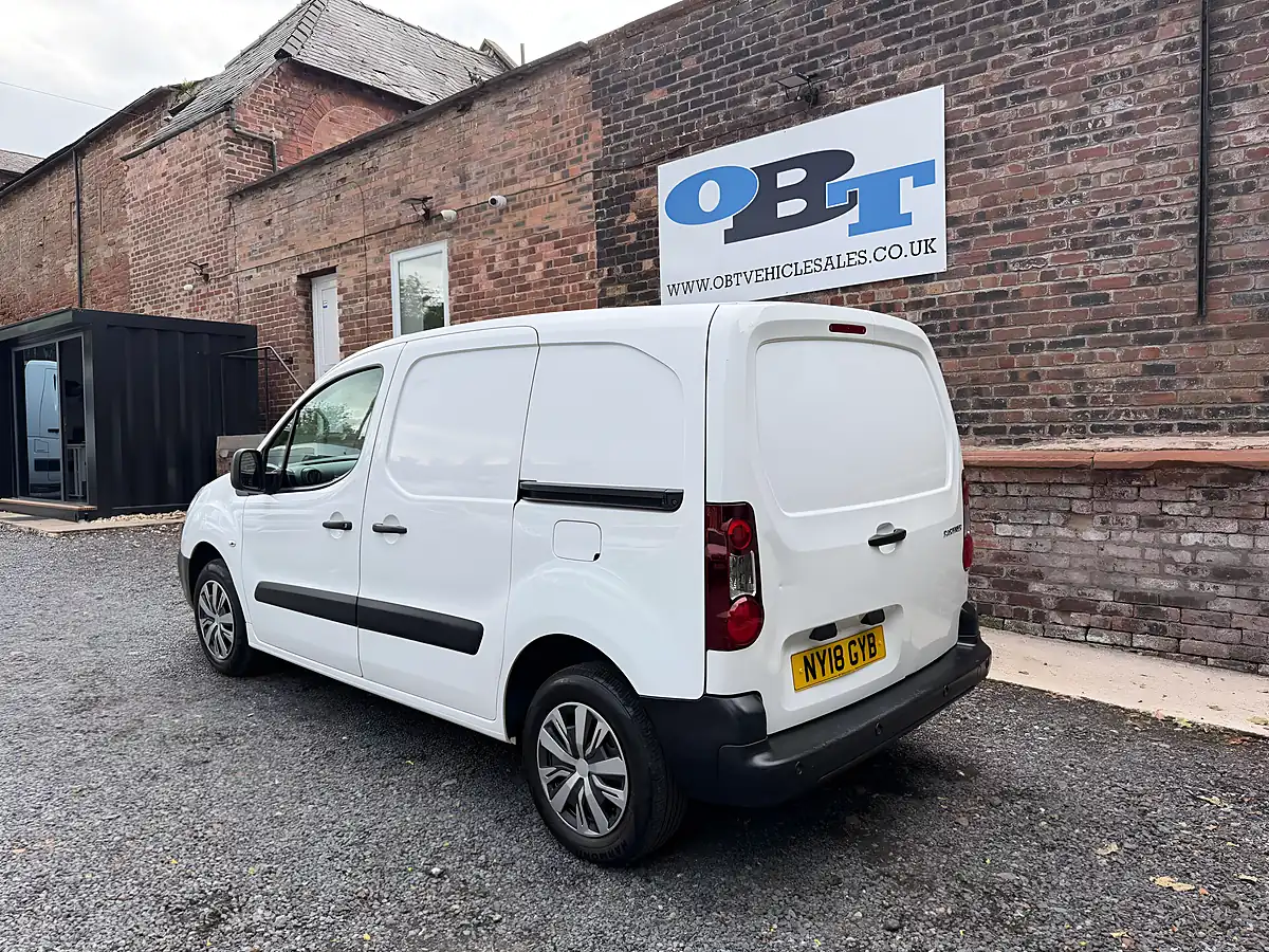 Used 2018 Peugeot Partner Professional L1 White - Interior and Exterior details 6