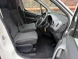 Used 2018 Peugeot Partner Professional L1 White - Interior and Exterior details 7
