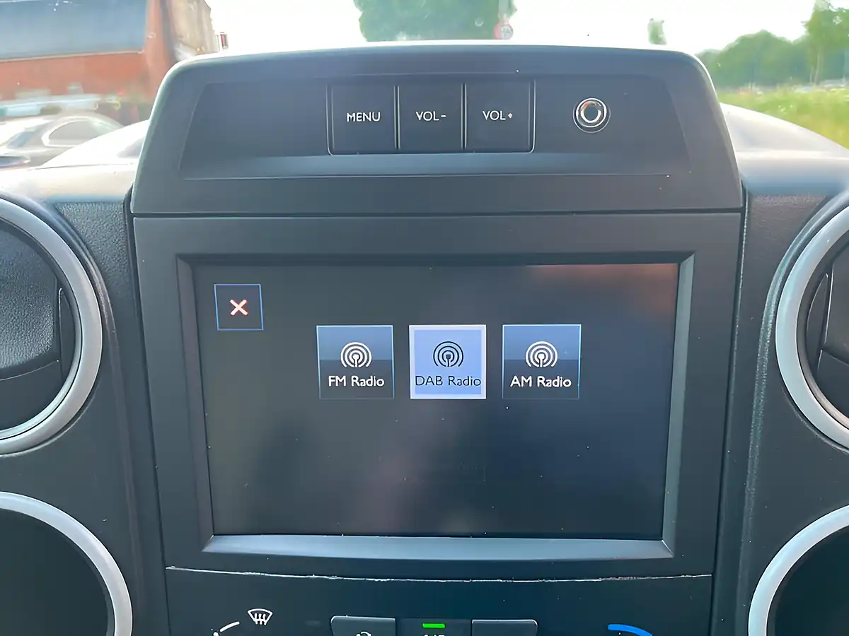 Used 2018 Peugeot Partner Professional L1 White - Interior and Exterior details 10