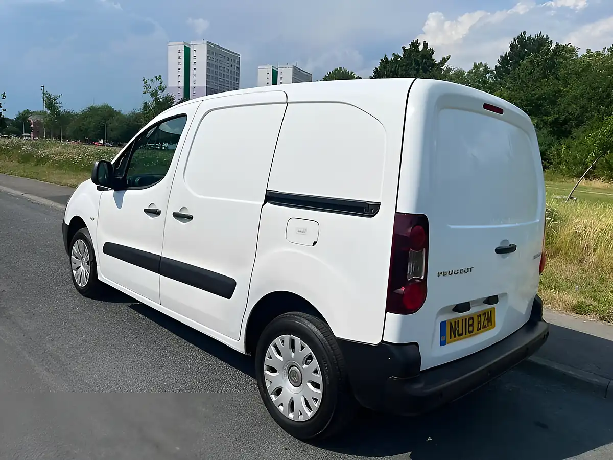 Used 2018 Peugeot Partner Professional L1 White - Interior and Exterior details 3