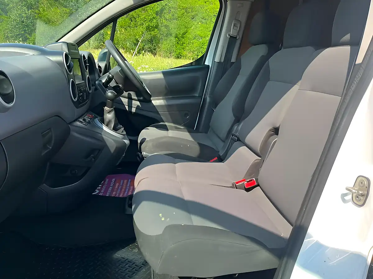 Used 2018 Peugeot Partner Professional L1 White - Interior and Exterior details 6
