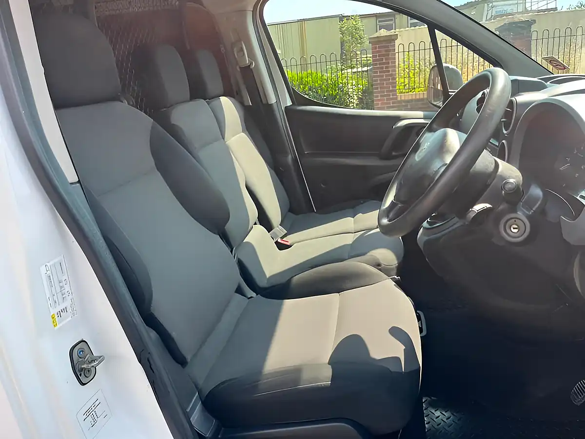 Used 2018 Peugeot Partner Professional L1 White - Interior and Exterior details 9