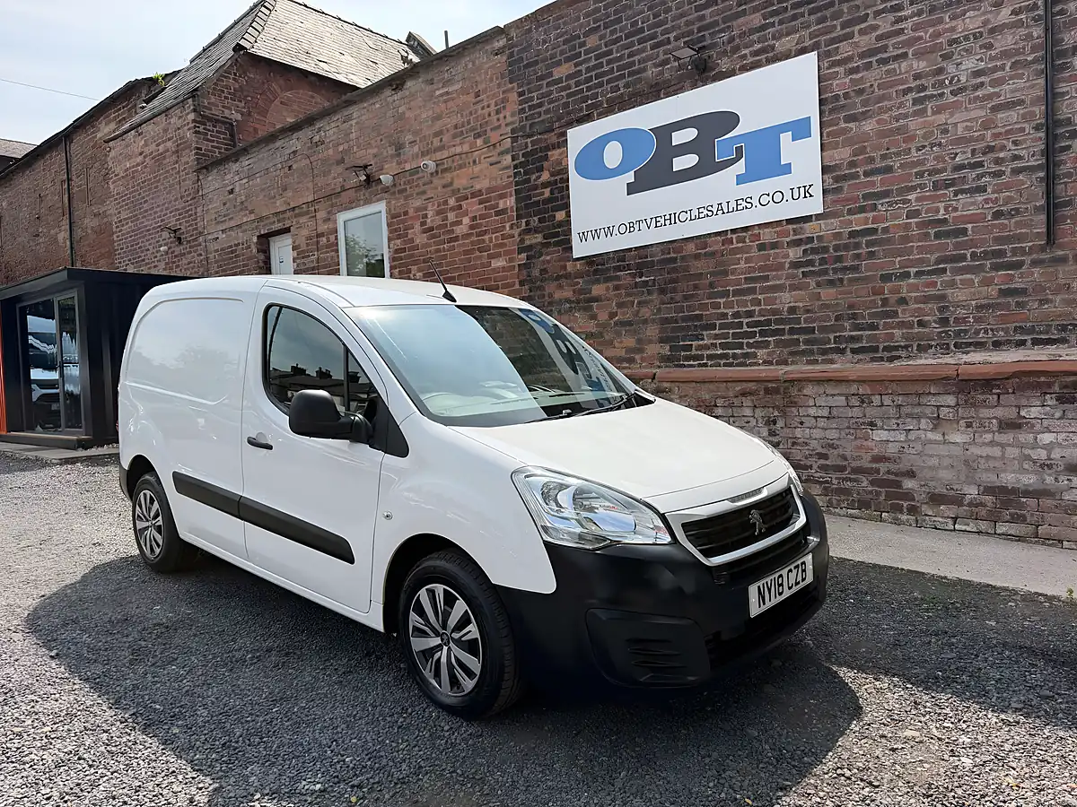 Used 2018 Peugeot Partner Professional L1 White - Front View