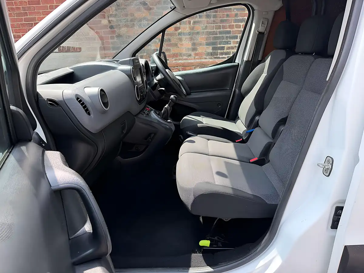 Used 2018 Peugeot Partner Professional L1 White - Interior and Exterior details 10