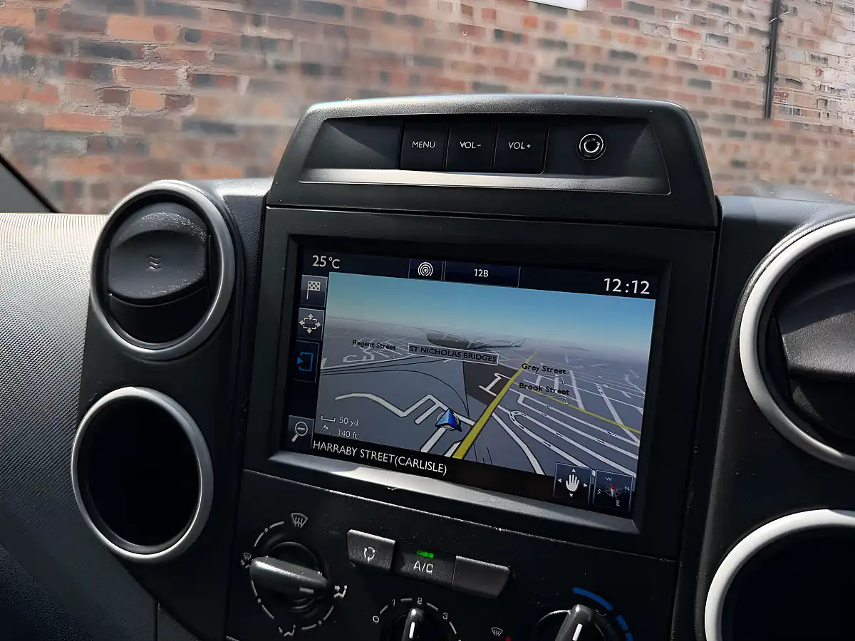 Used 2018 Peugeot Partner Professional L1 White - Interior and Exterior details 11