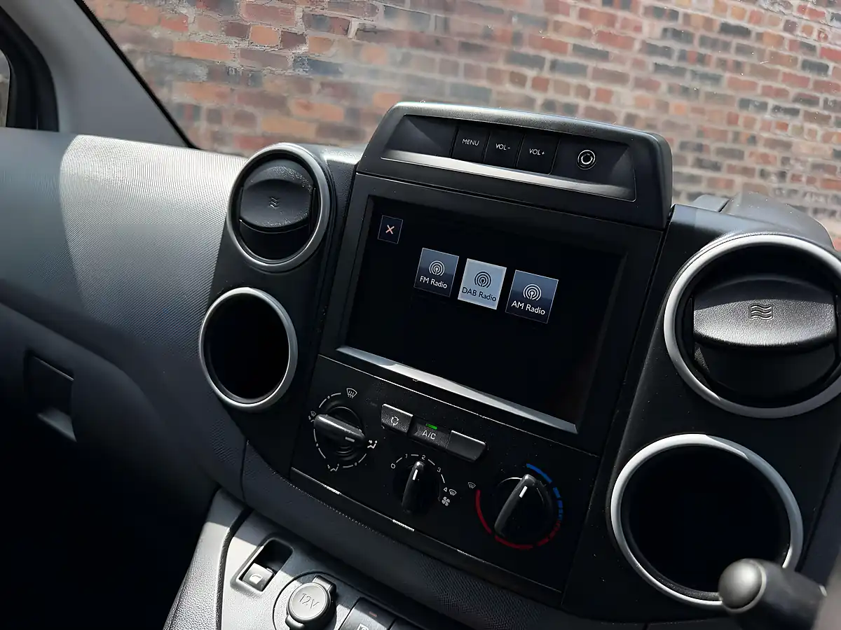 Used 2018 Peugeot Partner Professional L1 White - Interior and Exterior details 12