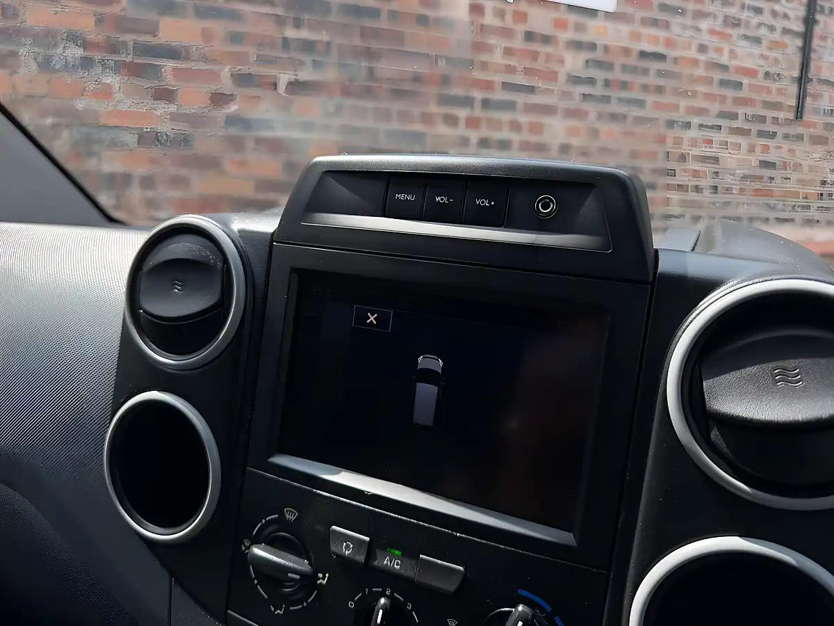 Used 2018 Peugeot Partner Professional L1 White - Interior and Exterior details 13