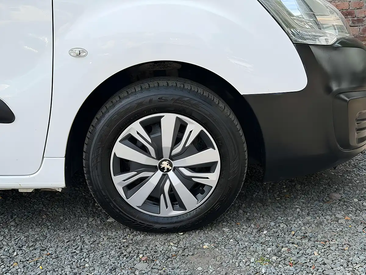 Used 2018 Peugeot Partner Professional L1 White - Interior and Exterior details 18