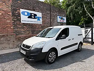Used 2018 Peugeot Partner Professional L1 White - Interior and Exterior details 4