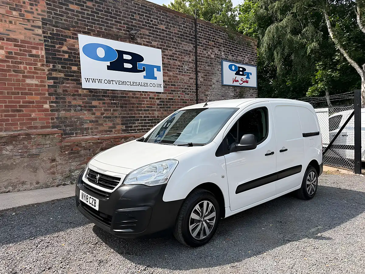 Used 2018 Peugeot Partner Professional L1 White - Interior and Exterior details 4