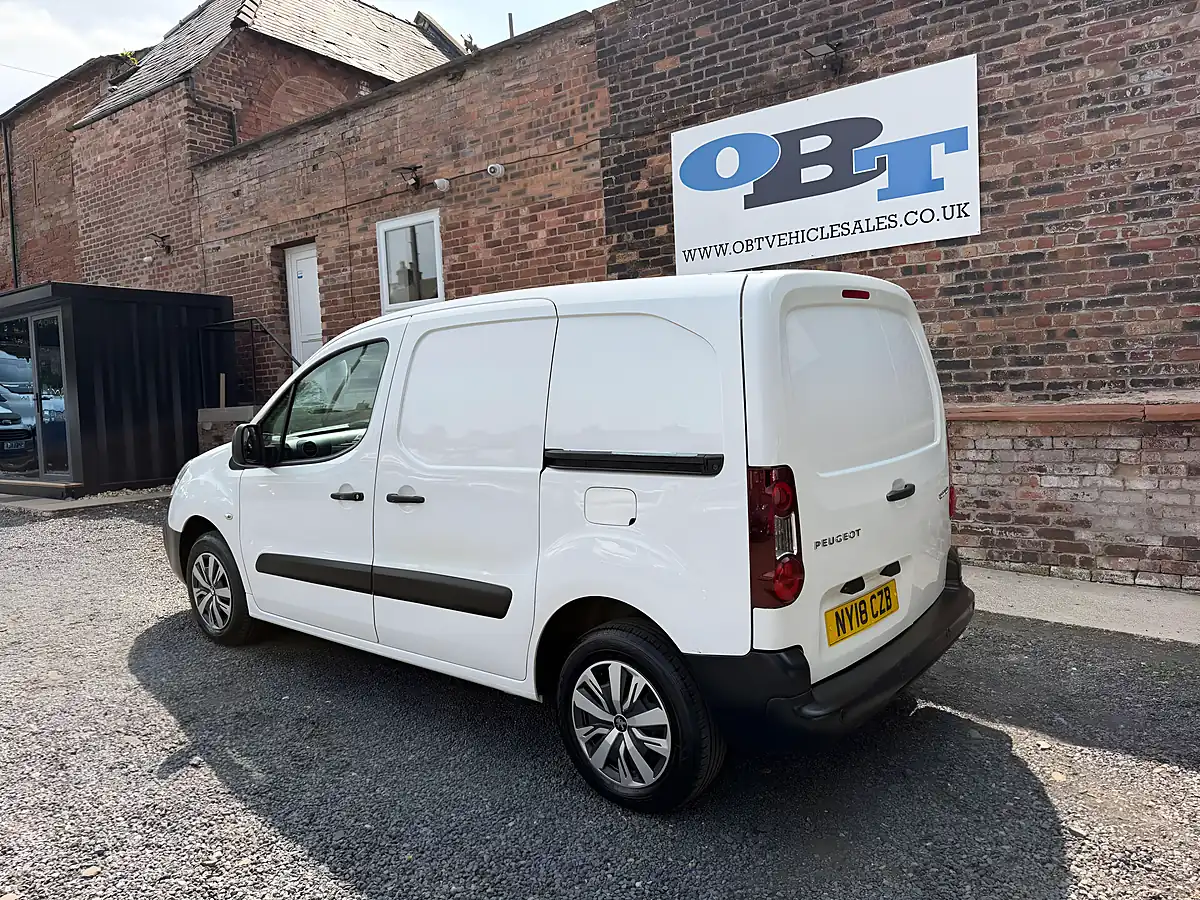 Used 2018 Peugeot Partner Professional L1 White - Interior and Exterior details 6