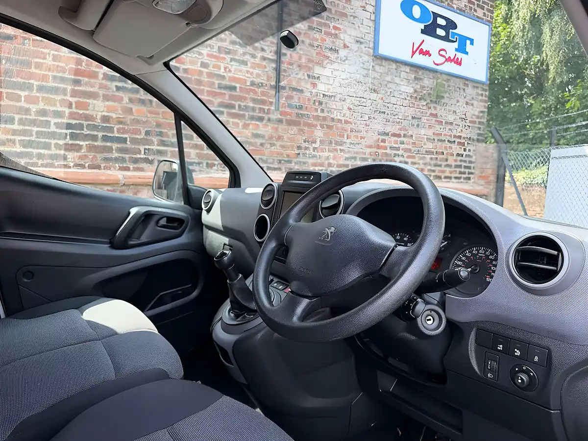 Used 2018 Peugeot Partner Professional L1 White - Interior and Exterior details 8