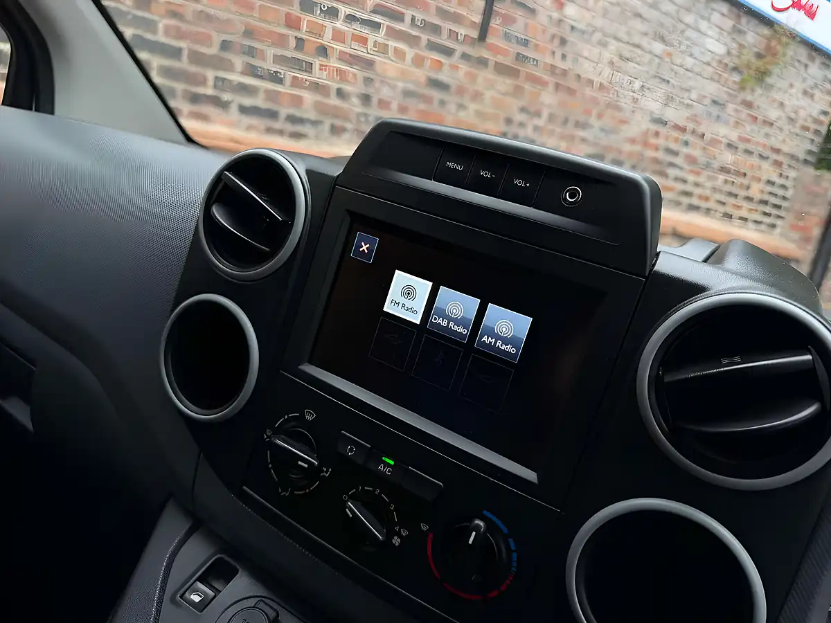 Used 2018 Peugeot Partner Professional L1 White - Interior and Exterior details 13