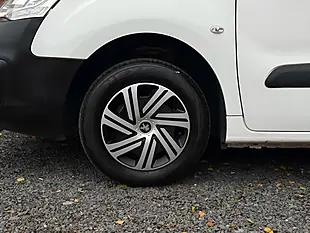 Used 2018 Peugeot Partner Professional L1 White - Interior and Exterior details 16