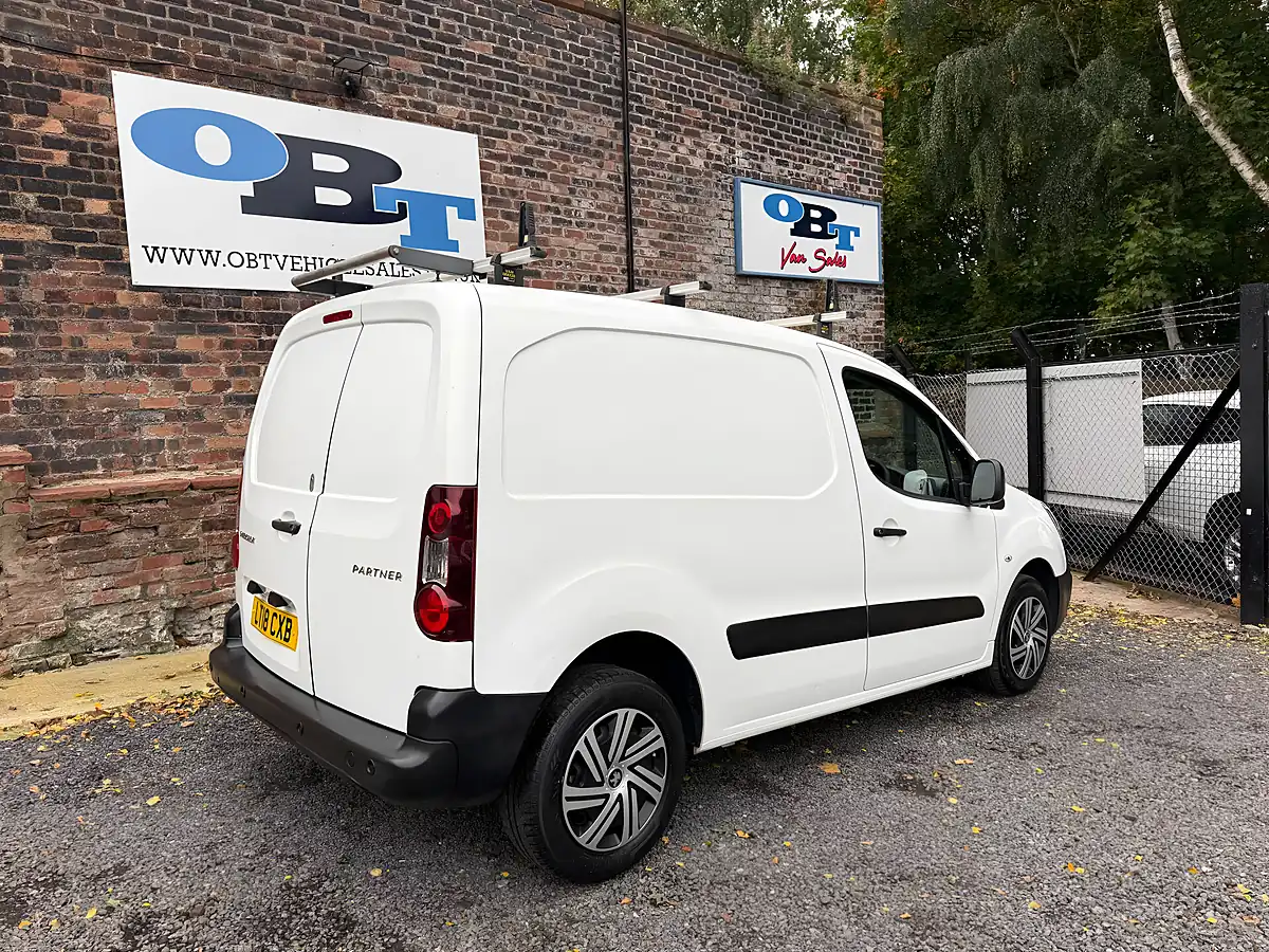Used 2018 Peugeot Partner Professional L1 White - Interior and Exterior details 3