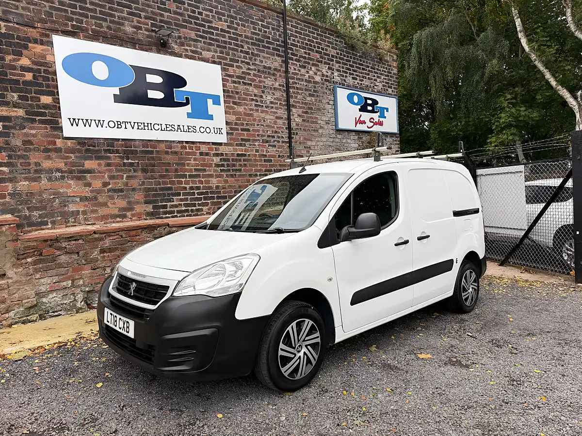 Used 2018 Peugeot Partner Professional L1 White - Interior and Exterior details 4