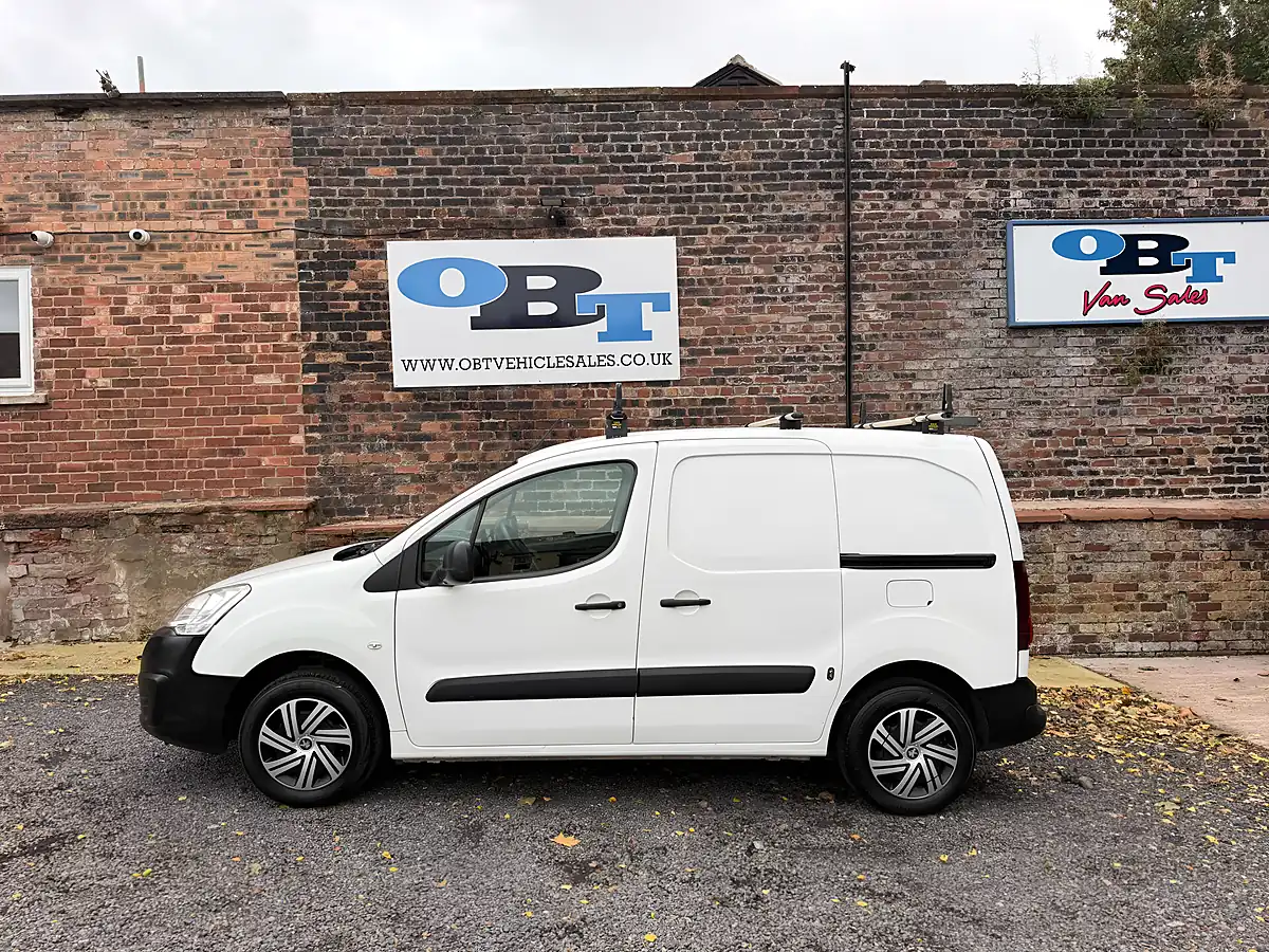 Used 2018 Peugeot Partner Professional L1 White - Interior and Exterior details 5