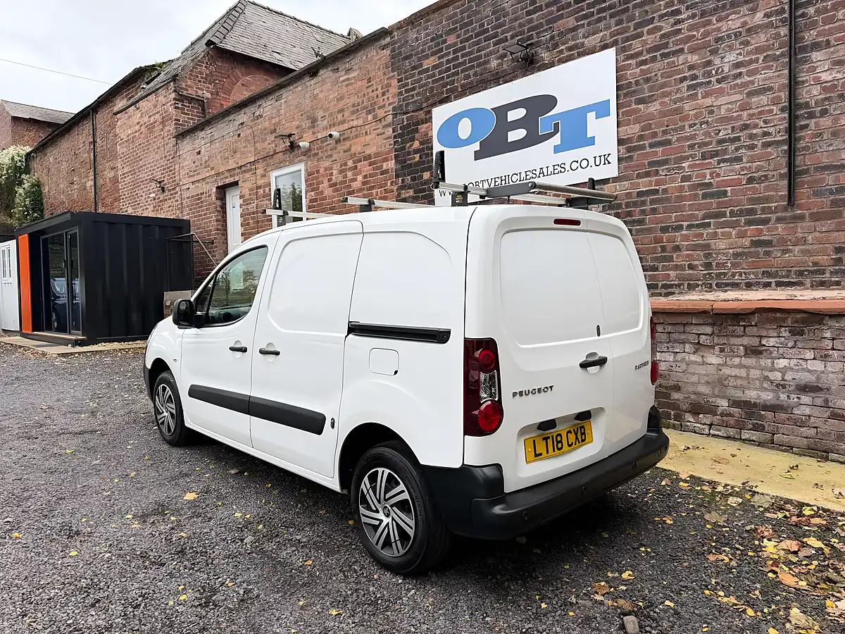 Used 2018 Peugeot Partner Professional L1 White - Interior and Exterior details 6
