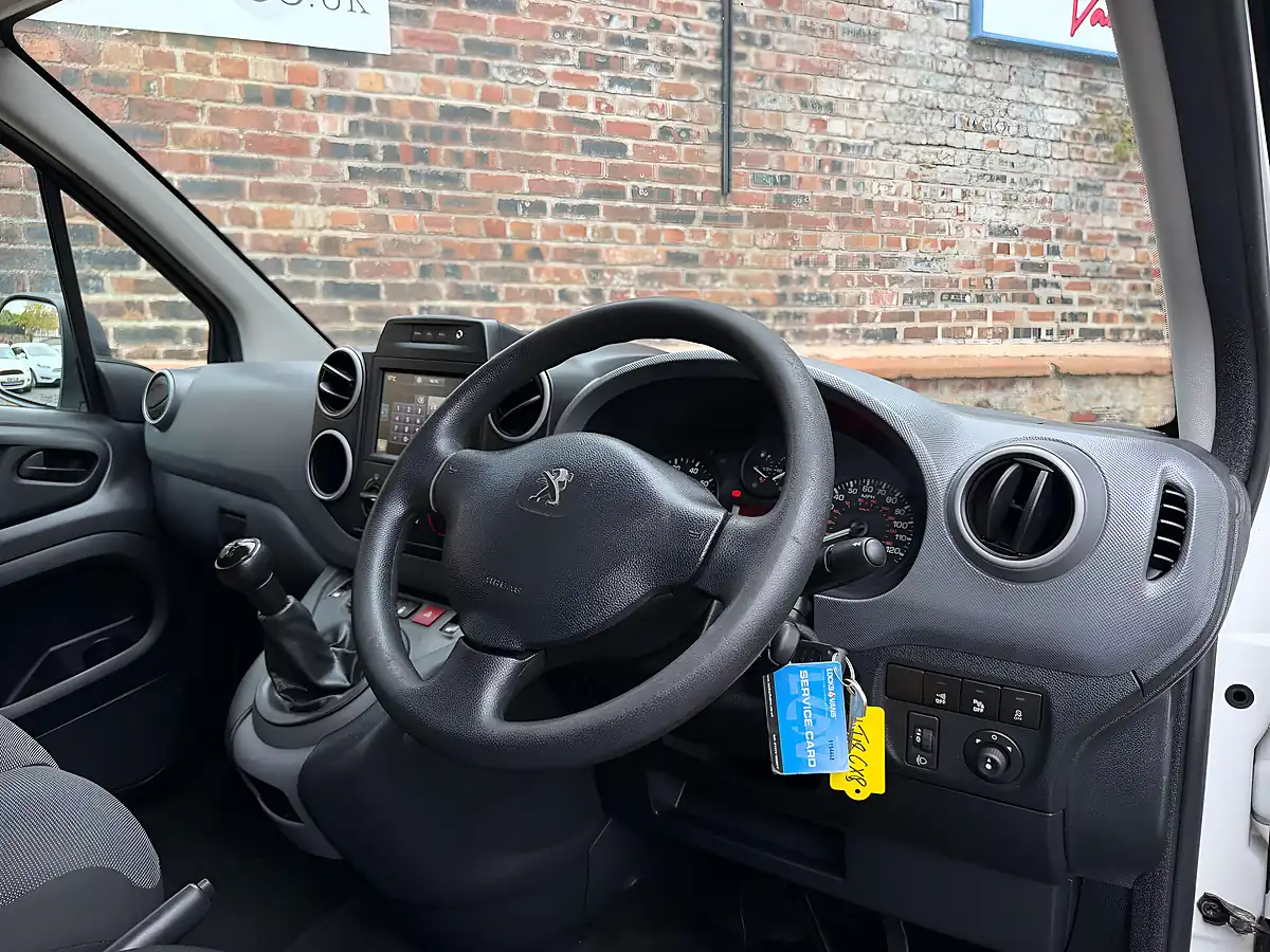 Used 2018 Peugeot Partner Professional L1 White - Interior and Exterior details 8