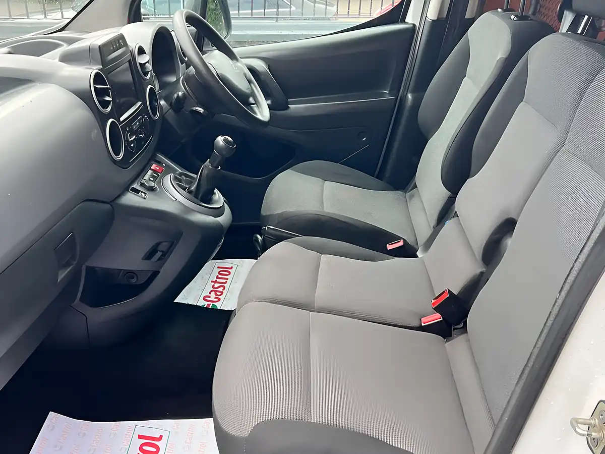 Used 2018 Peugeot Partner Professional White - Interior and Exterior details 11