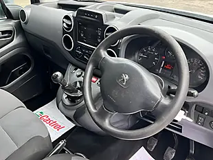 Used 2018 Peugeot Partner Professional White - Interior and Exterior details 14