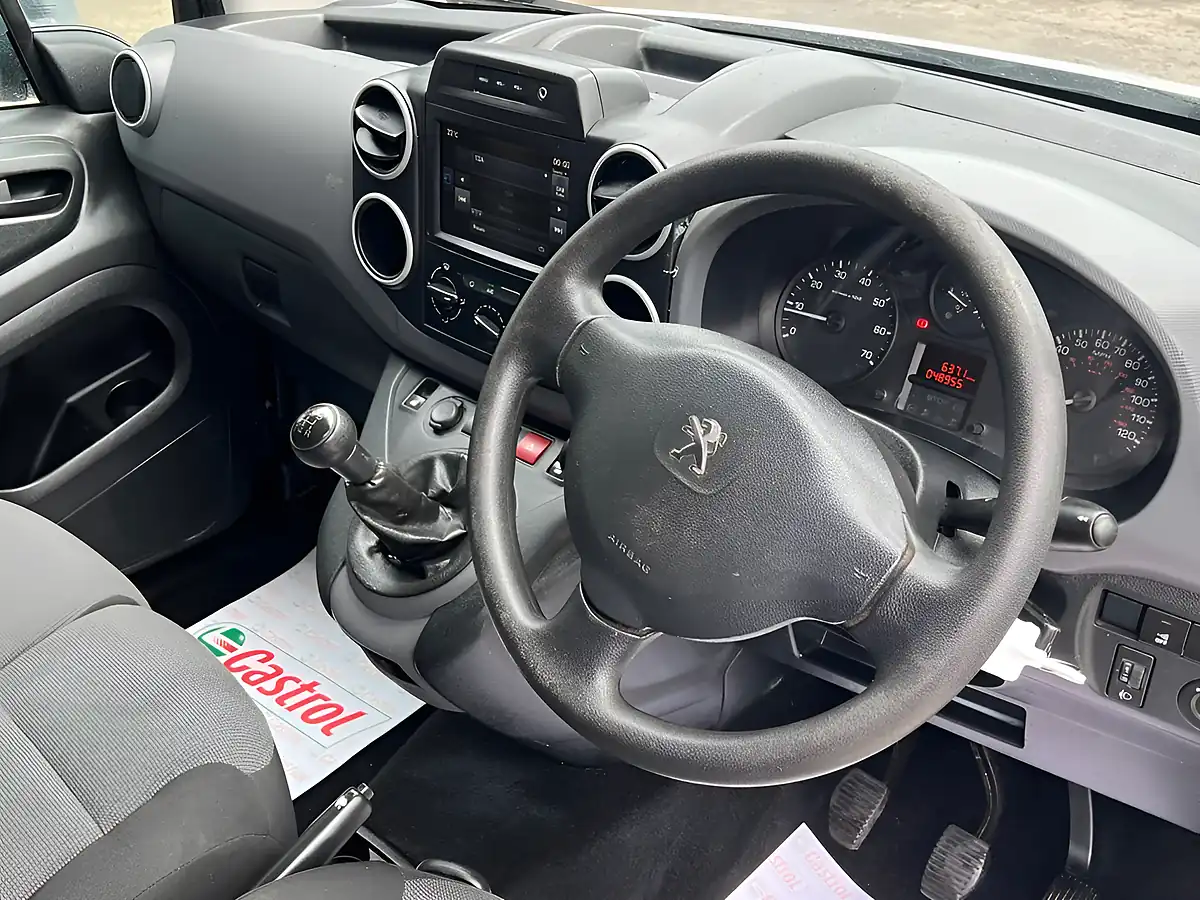 Used 2018 Peugeot Partner Professional White - Interior and Exterior details 14