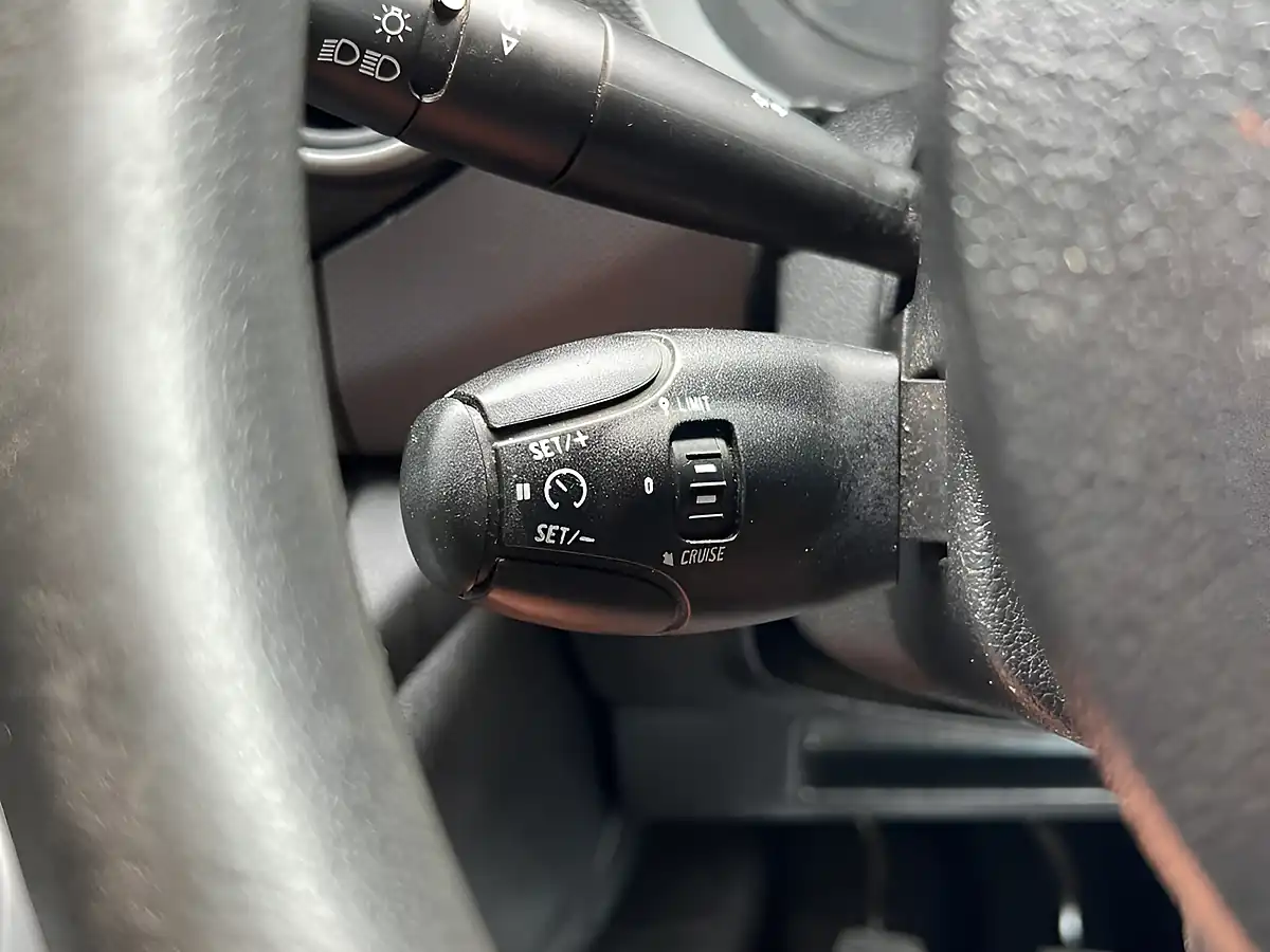 Used 2018 Peugeot Partner Professional White - Interior and Exterior details 15