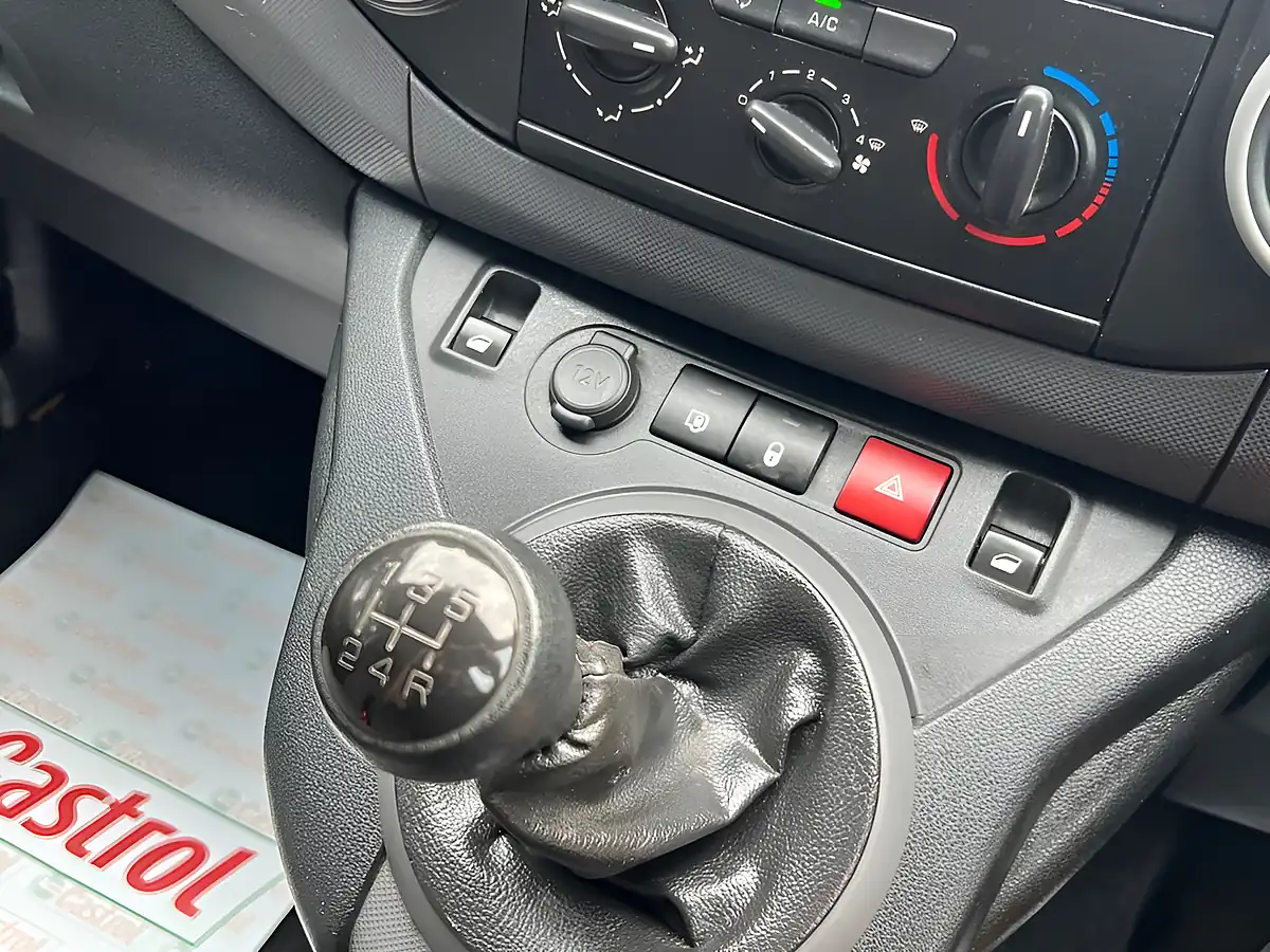 Used 2018 Peugeot Partner Professional White - Interior and Exterior details 16
