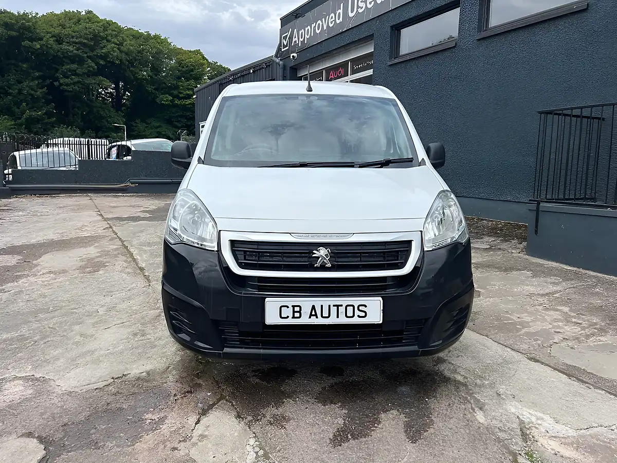 Used 2018 Peugeot Partner Professional White - Interior and Exterior details 2