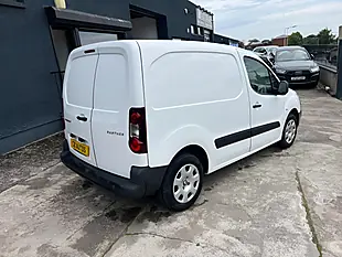 Used 2018 Peugeot Partner Professional White - Interior and Exterior details 4