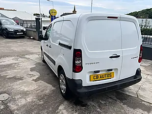 Used 2018 Peugeot Partner Professional White - Interior and Exterior details 6