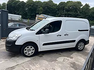 Used 2018 Peugeot Partner Professional White - Interior and Exterior details 7