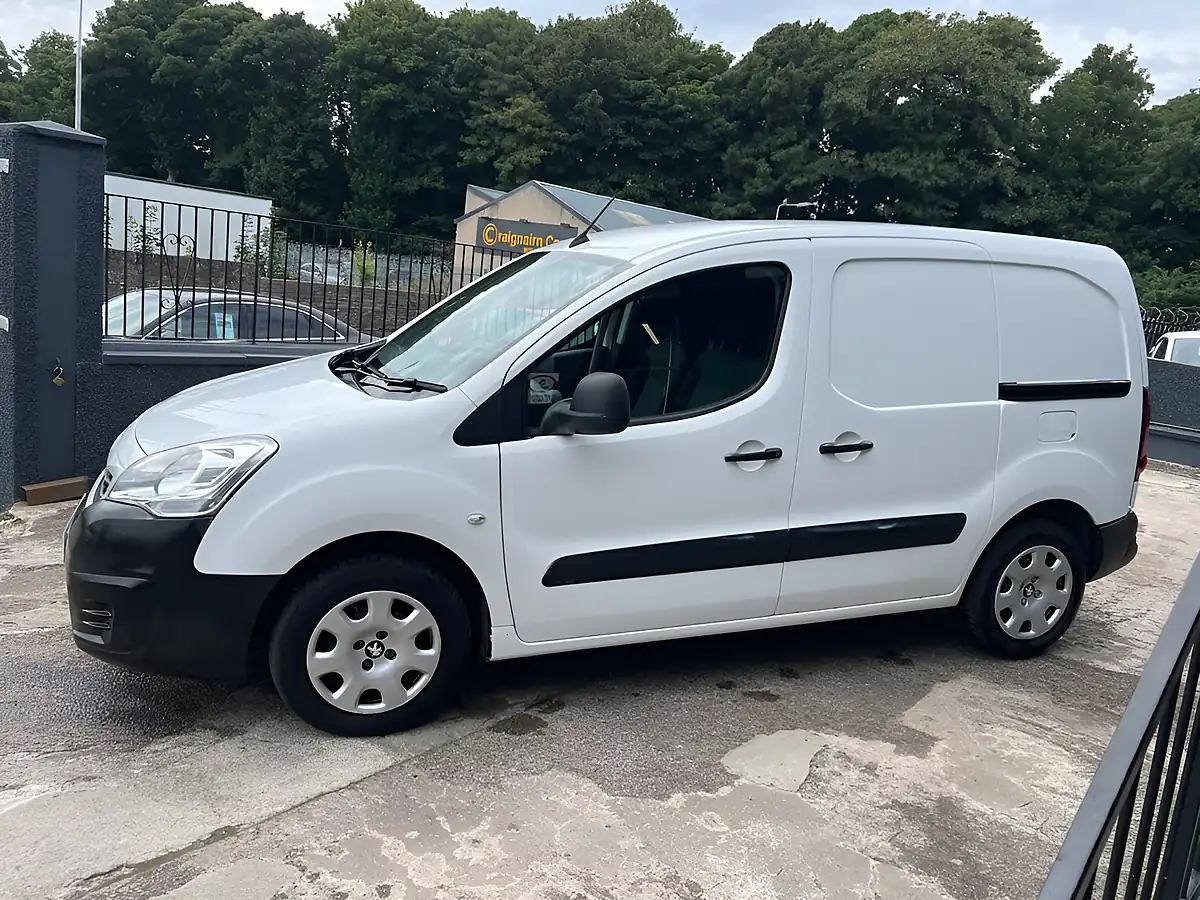 Used 2018 Peugeot Partner Professional White - Interior and Exterior details 7