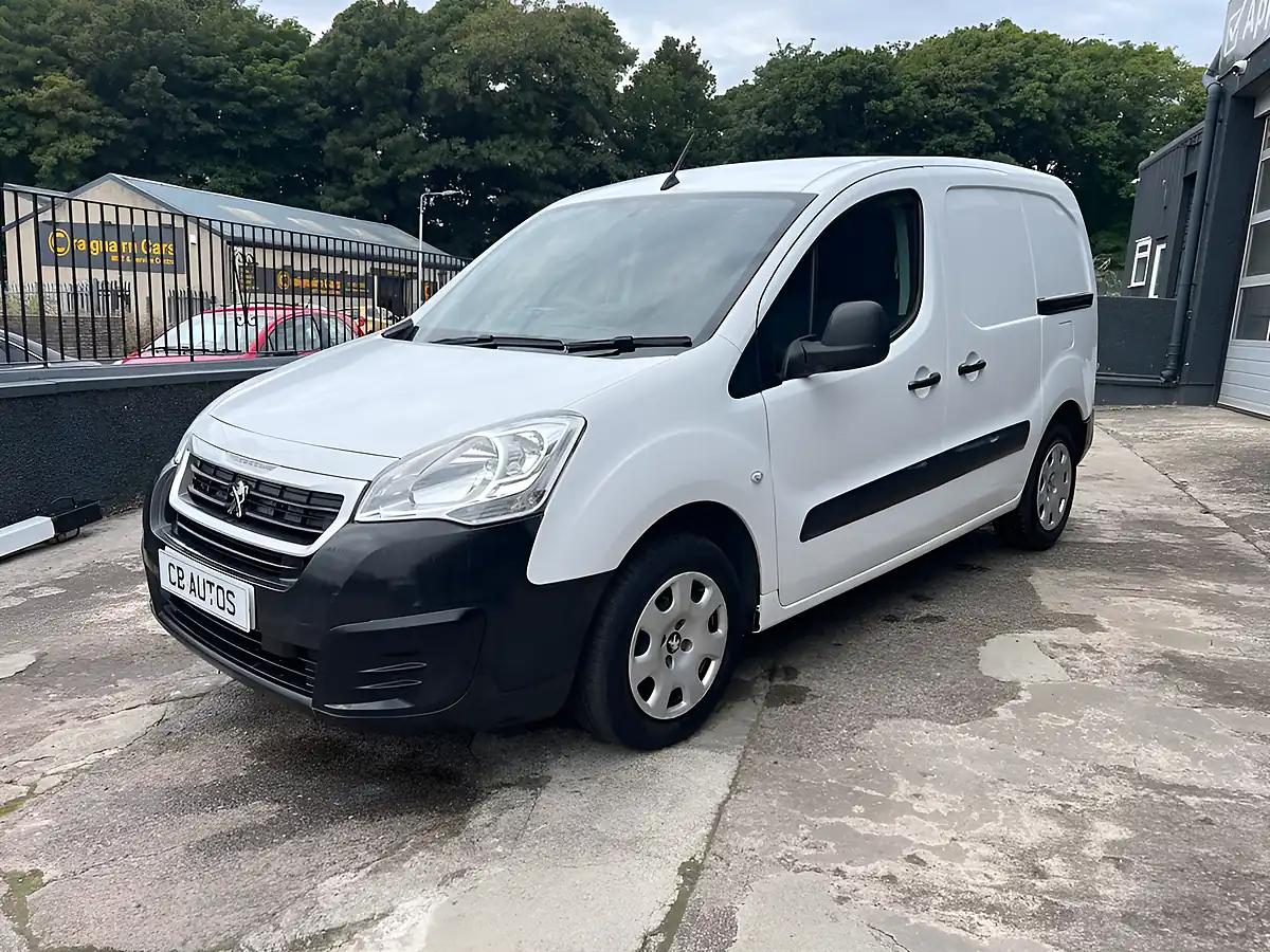 Used 2018 Peugeot Partner Professional White - Interior and Exterior details 8