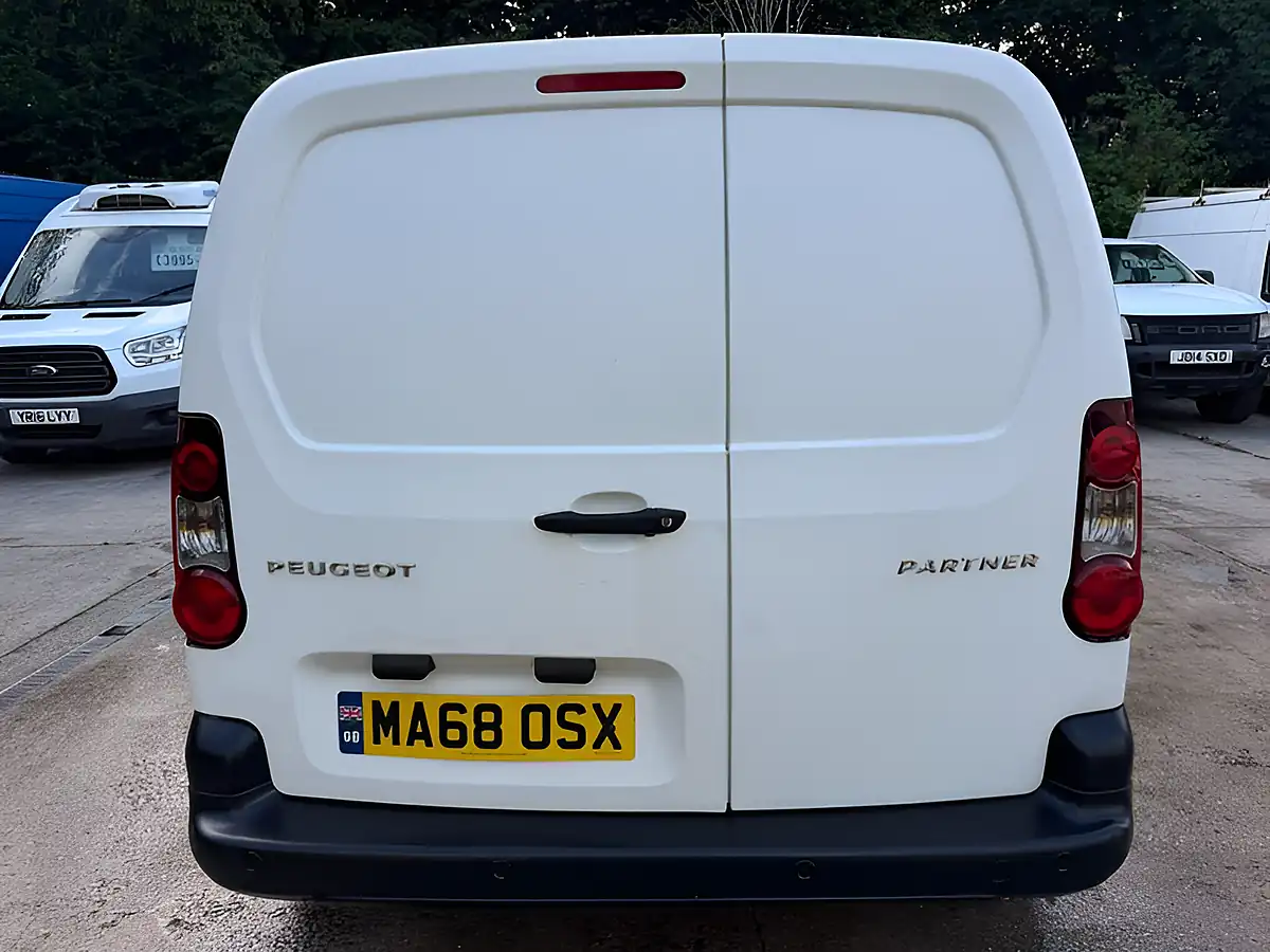 Used 2018 Peugeot Partner Professional White - Interior and Exterior details 10