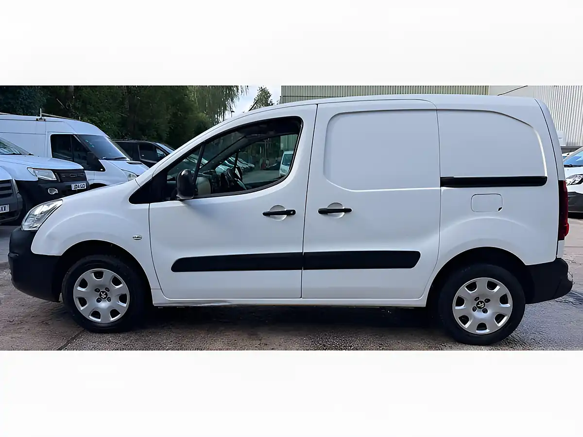 Used 2018 Peugeot Partner Professional White - Interior and Exterior details 11