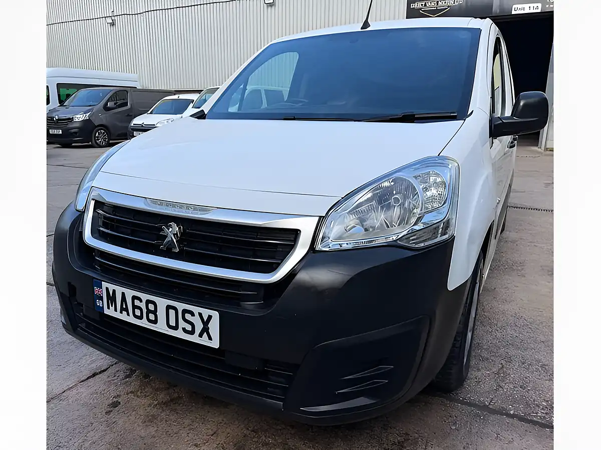 Used 2018 Peugeot Partner Professional White - Interior and Exterior details 12