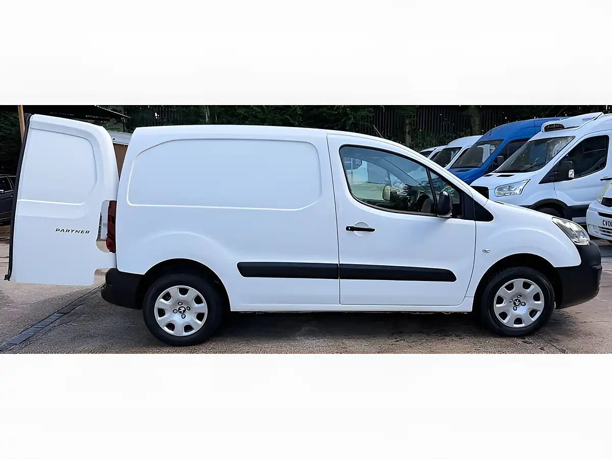 Used 2018 Peugeot Partner Professional White - Interior and Exterior details 14