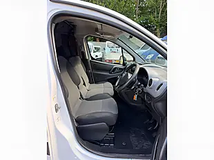 Used 2018 Peugeot Partner Professional White - Interior and Exterior details 15