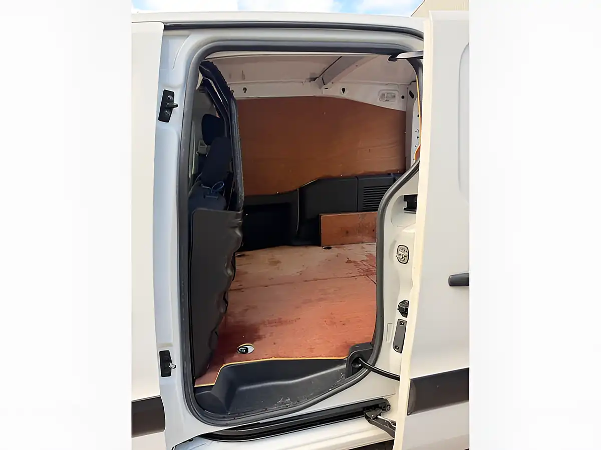 Used 2018 Peugeot Partner Professional White - Interior and Exterior details 18