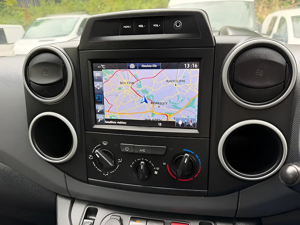 Used 2018 Peugeot Partner Professional White - Interior and Exterior details 2
