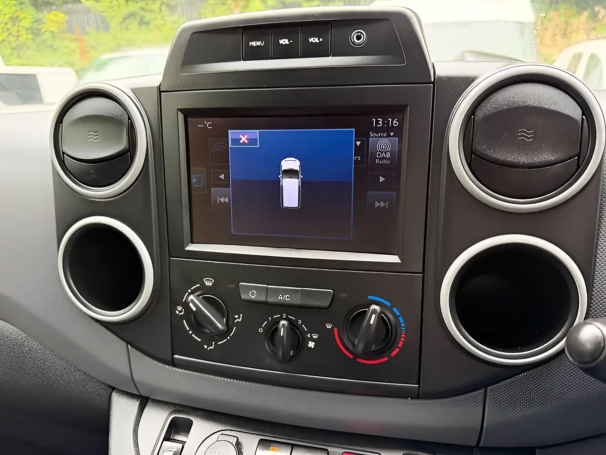 Used 2018 Peugeot Partner Professional White - Interior and Exterior details 20