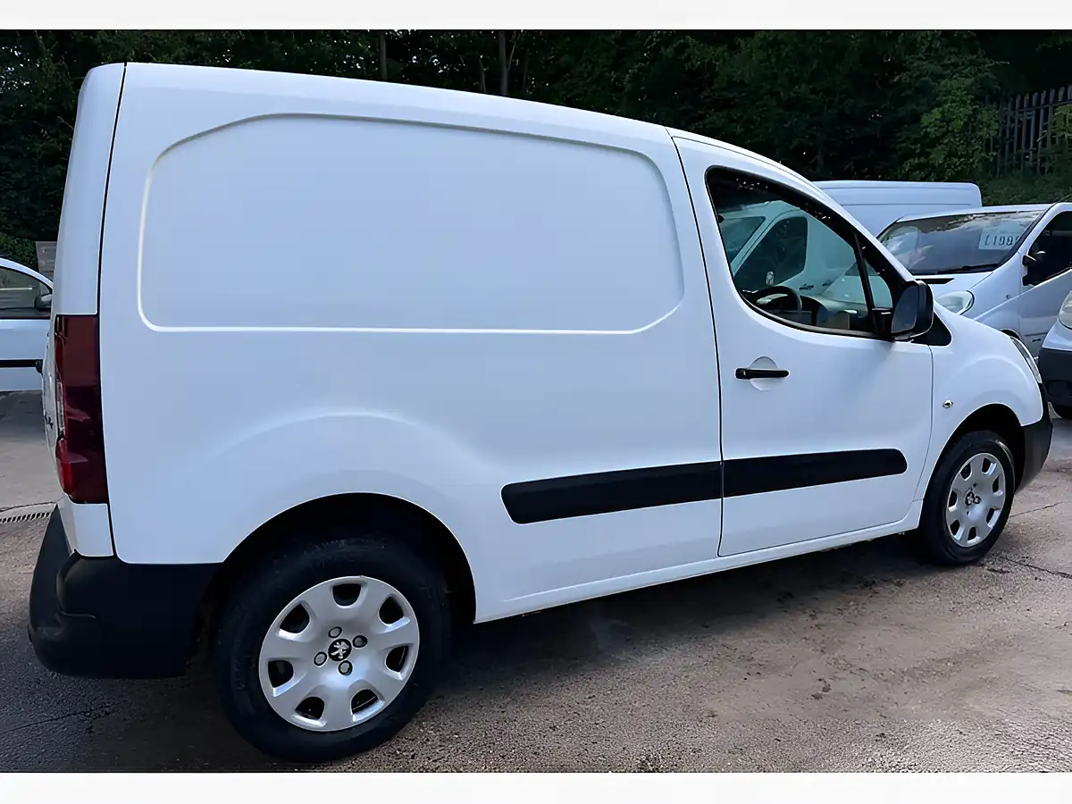 Used 2018 Peugeot Partner Professional White - Interior and Exterior details 8